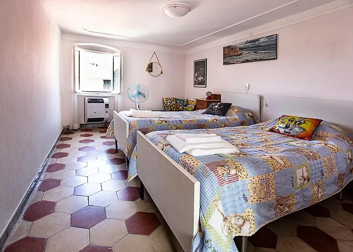 Nyaraló Caste Style Near Cinque Terre