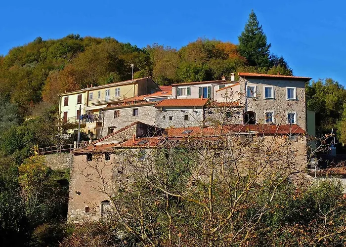 Nyaraló Caste Style Near Cinque Terre